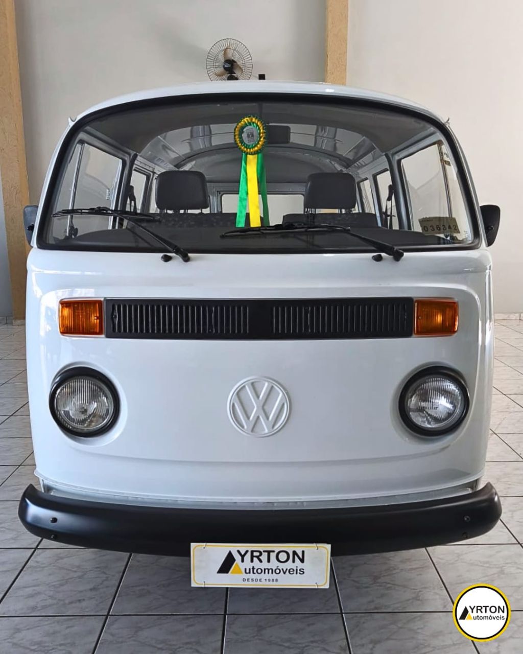 Volkswagen Kombi 1.6 Std 9 Lugares Branco 1996 - Ayrton Automóveis