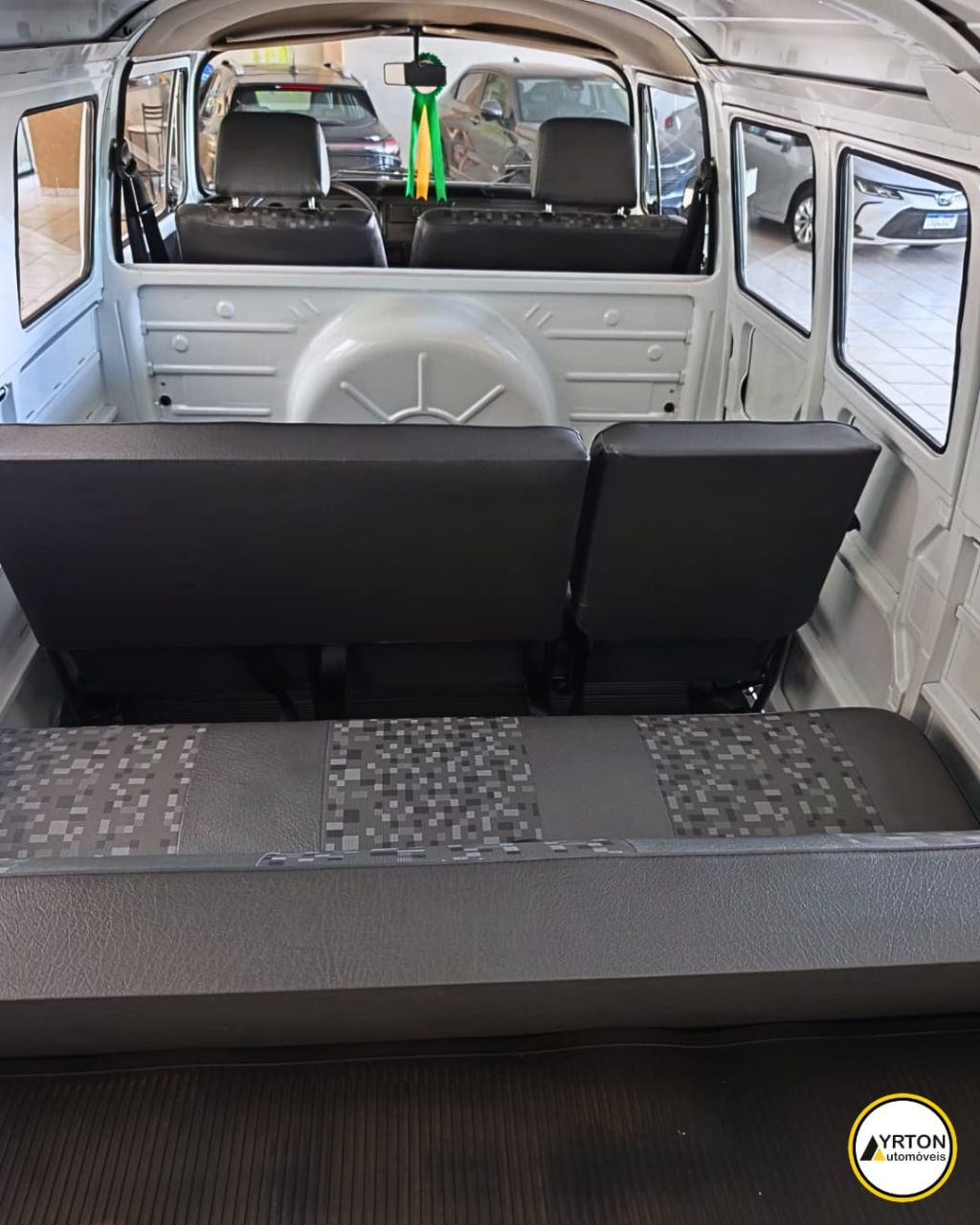 Volkswagen Kombi 1.6 Std 9 Lugares Branco 1996 - Ayrton Automóveis