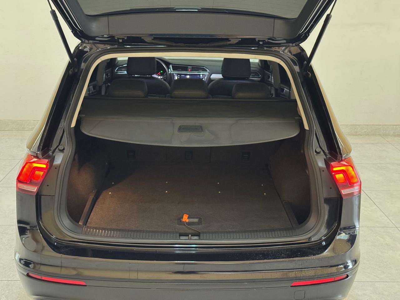 Volkswagen Tiguan 1.4 250 Tsi Total Flex Allspace Turbo Automático Tiptronic Preto 2018 - Ayrton Automóveis