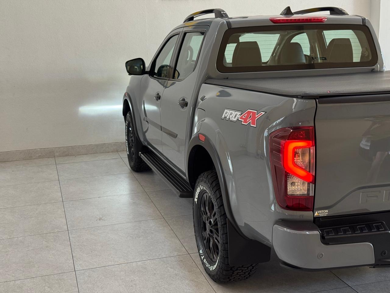 Nissan Frontier 2.3 16v Pro4x Cabine Dupla 4x4 Bi-turbo Diesel Automático Cinza 2023 - Ayrton Automóveis