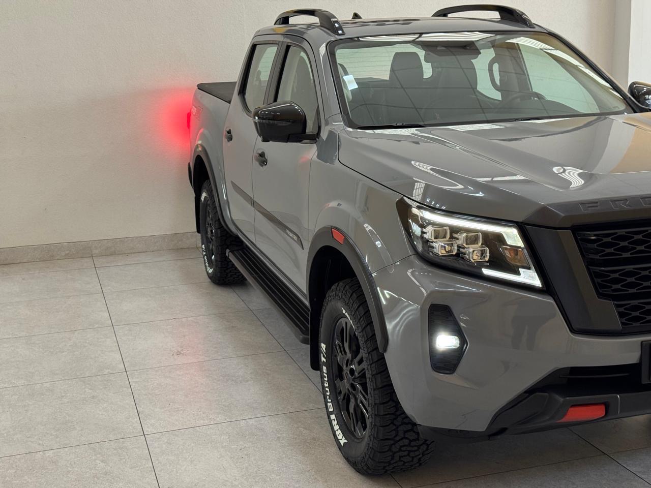 Nissan Frontier 2.3 16v Pro4x Cabine Dupla 4x4 Bi-turbo Diesel Automático Cinza 2023 - Ayrton Automóveis