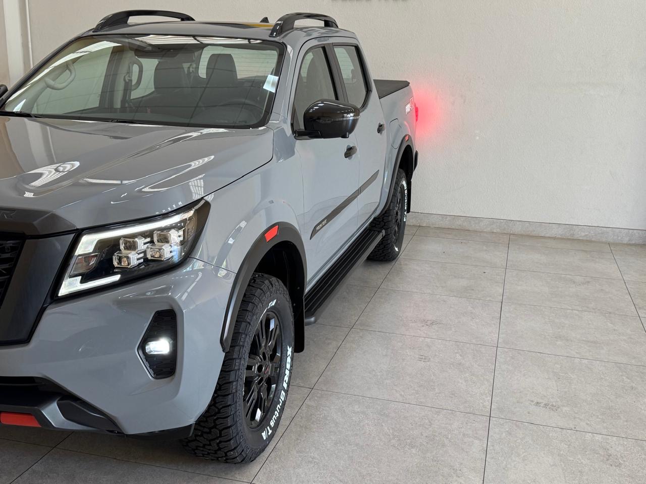 Nissan Frontier 2.3 16v Pro4x Cabine Dupla 4x4 Bi-turbo Diesel Automático Cinza 2023 - Ayrton Automóveis