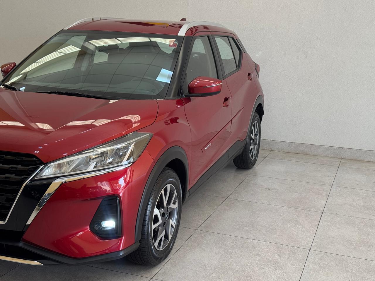 Nissan Kicks 1.6 16v 4p Flexstart Sense Xtronic Automático Cvt Vermelho 2024 - Ayrton Automóveis