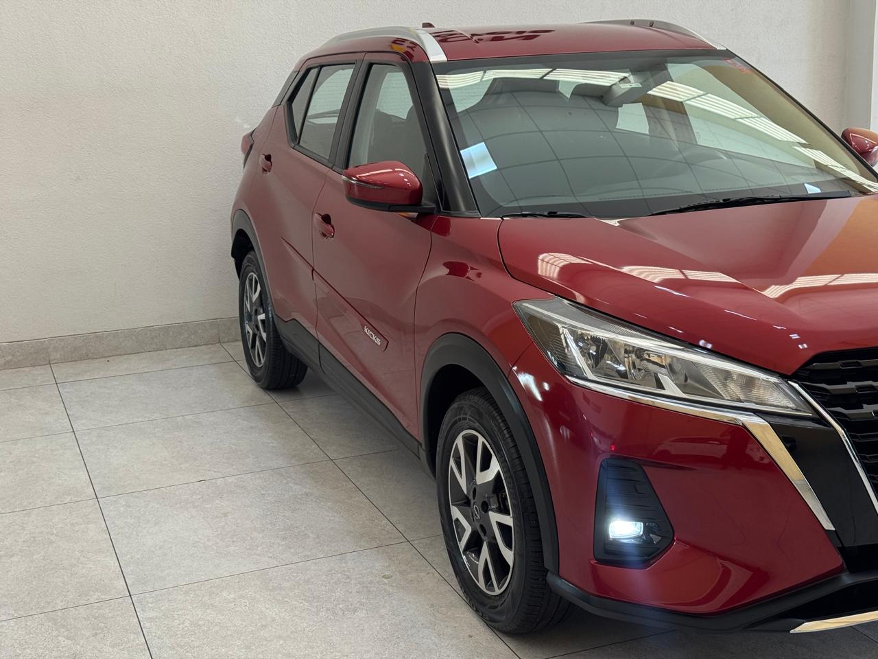 Nissan Kicks 1.6 16v 4p Flexstart Sense Xtronic Automático Cvt Vermelho 2024 - Ayrton Automóveis