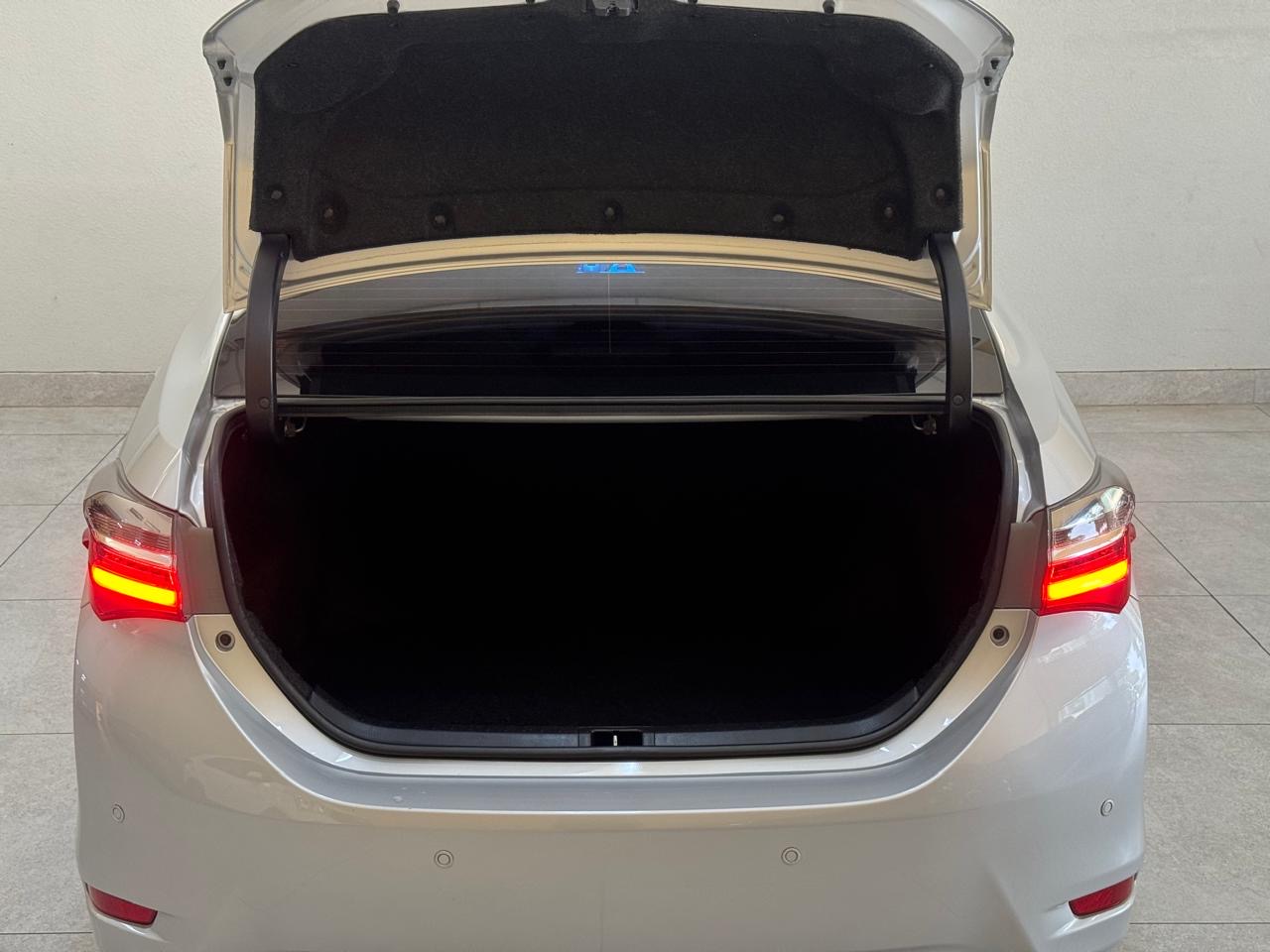 Toyota Corolla 1.8 16v 4p Gli Flex Upper Prata 2019 - Ayrton Automóveis
