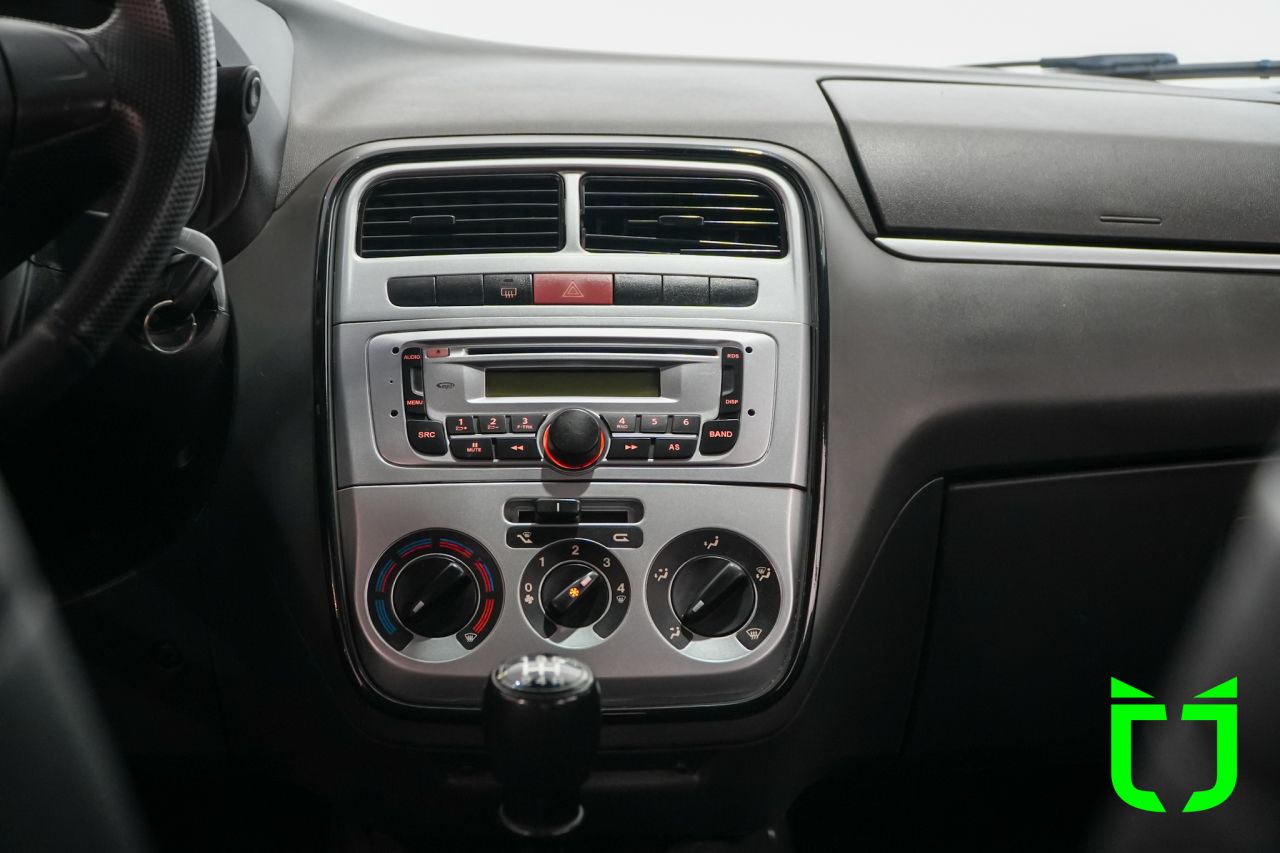 Fiat Punto 1.4 4P ATTRACTIVE FLEX 2012 Cinza - foto 12